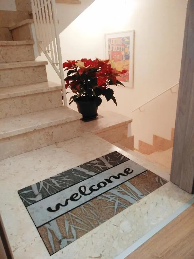 Alcamo Rooms 1 piano con garage privato 0*,  Italia